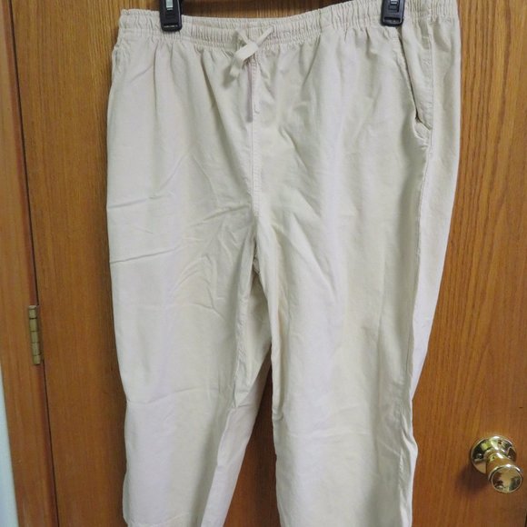 ERIKA Beige Capri (PXL) - Picture 1 of 3